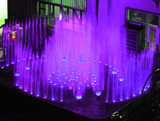 Geführtes buntes 4m musikalisches Brunnen-Innenprojekt