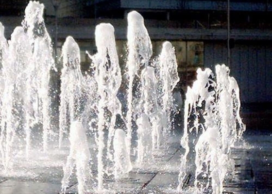 Völlig tanzender Messingbrunnen versieht 25m3/h 250Kpa mit einer Düse