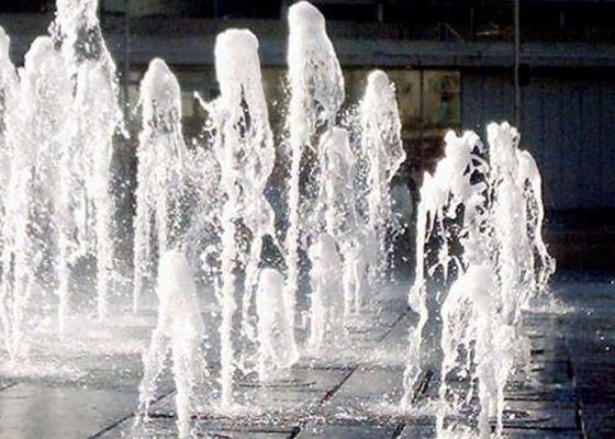 1/2“ tanzender Messingbrunnen versieht Jet Vertical Or Paraolic-Spray-Durchmesser mit einer Düse
